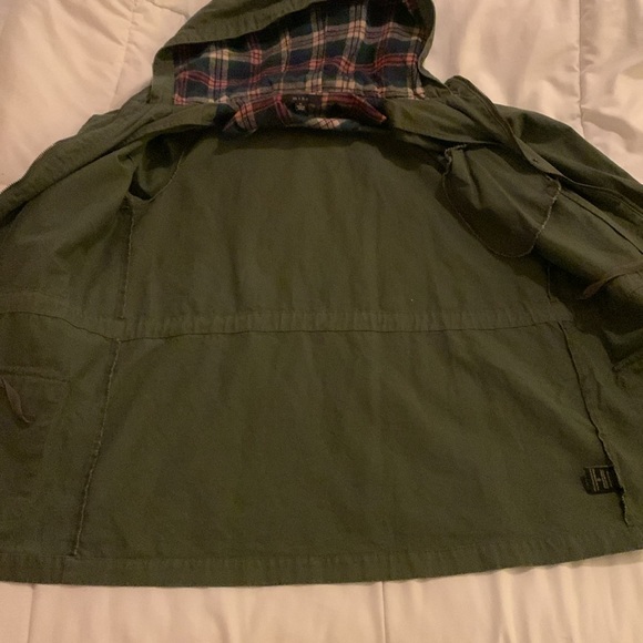 Military style jacket! Beautiful Green with plaid details! - Picture 7 of 9